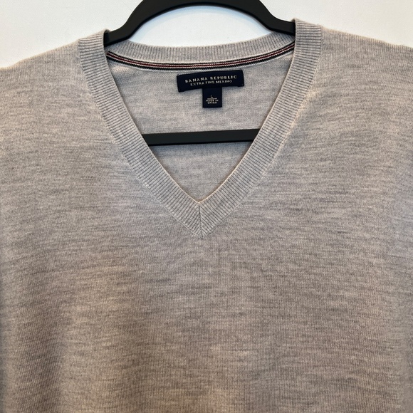 Banana Republic Men’s Extra Fine Merino Wool V-Neck Gray Sweater Large - Picture 4 of 11